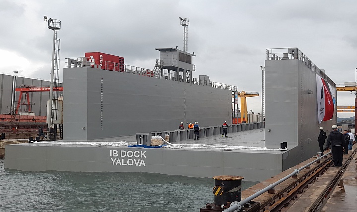 'IB DOCK ' Yüzer Havuz Denize İndirildi 'IB DOCK ' Yüzer Havuz Denize İndirildi