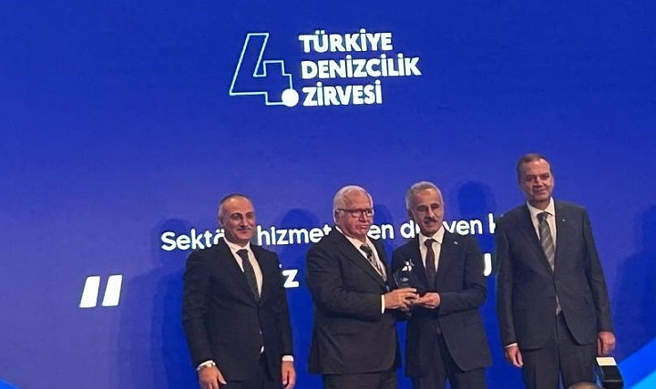 Cengiz Kaptanoğlu'na Denizcilik Sektörünün Duayeni Ödülü Cengiz Kaptanoğlu'na Denizcilik Sektörünün Duayeni Ödülü