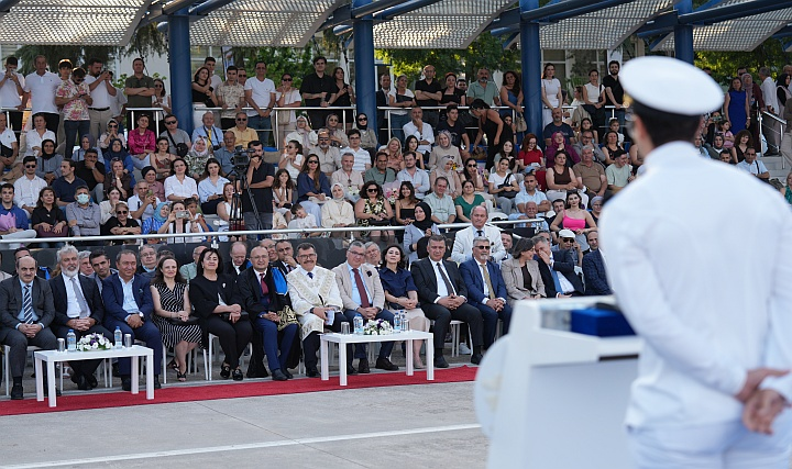 İTÜ Denizcilik Fakültesi'nde 2025 Yılı Mezuniyet Töreni İTÜ Denizcilik Fakültesi'nde 2025 Yılı Mezuniyet Töreni