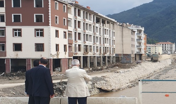 KOSDER Heyeti Sel Bölgesini Ziyaret Etti KOSDER Heyeti Sel Bölgesini Ziyaret Etti