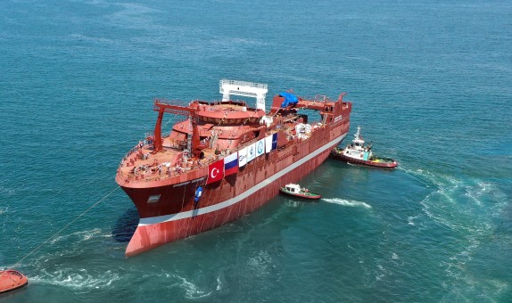 Tersan Tersanesi Viladimir Biryukov'u Denize İndirdi