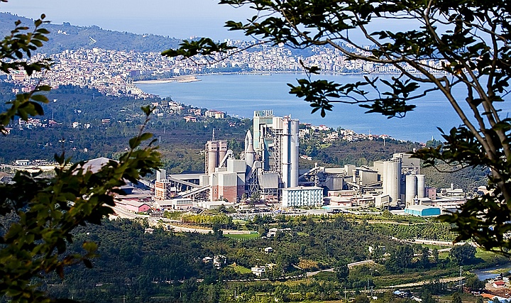Ünye Limanı'nı OYAK Çimento İşletecek Ünye Limanı'nı OYAK Çimento İşletecek