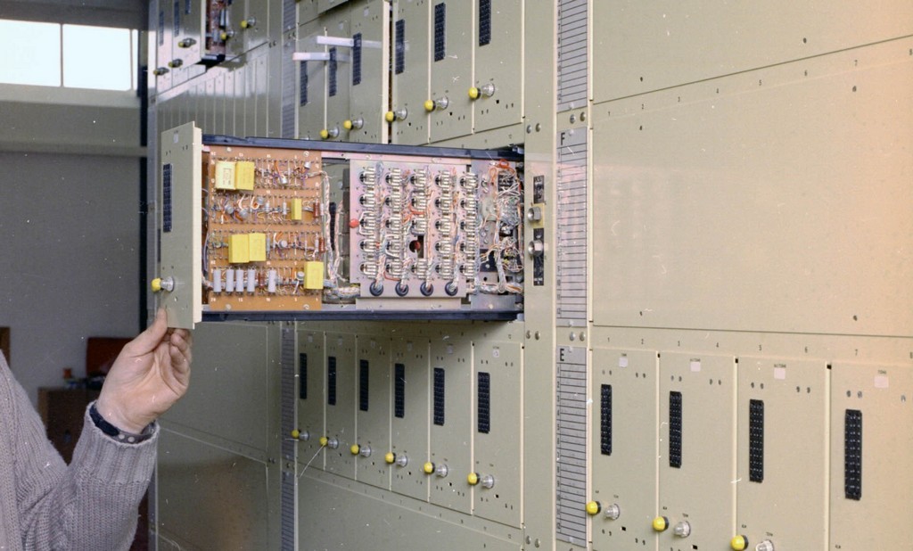 1-protection-relay-_4350573.jpg